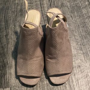 Liz Claiborne Tab Heels